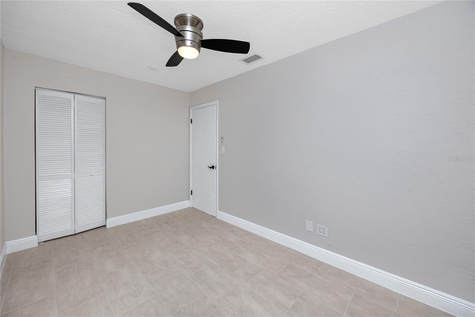 Image 23 of 41 For 3626 Queen Street N