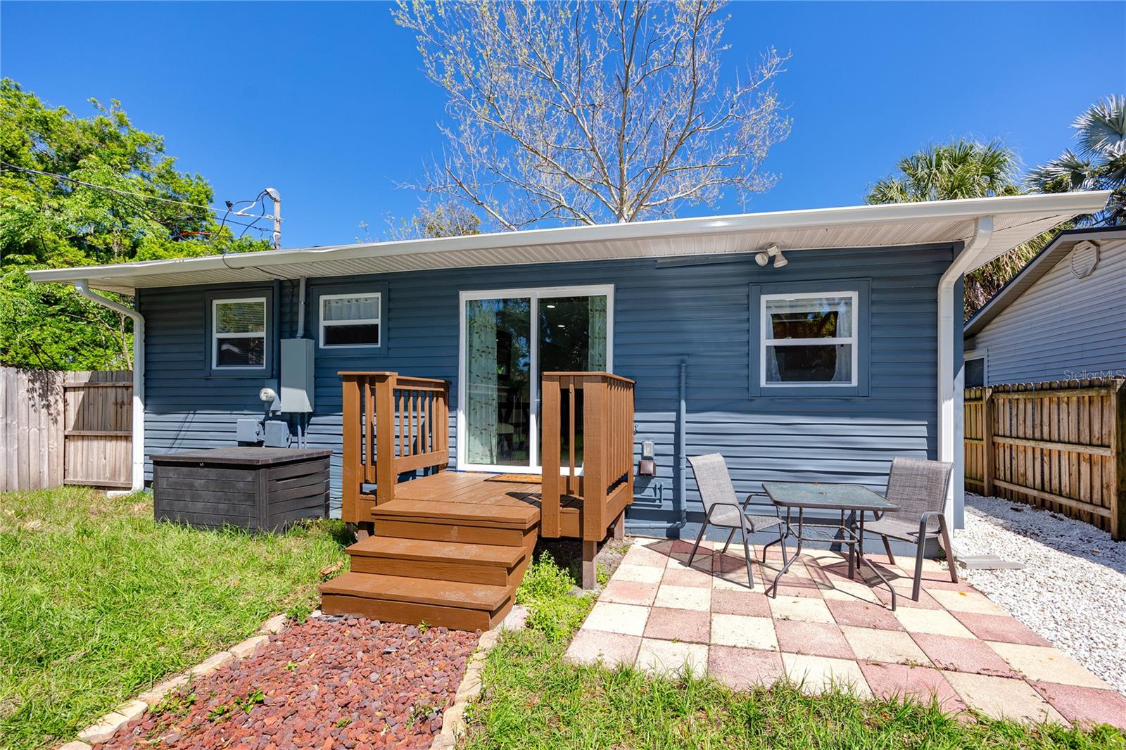 Image 24 of 41 For 3626 Queen Street N