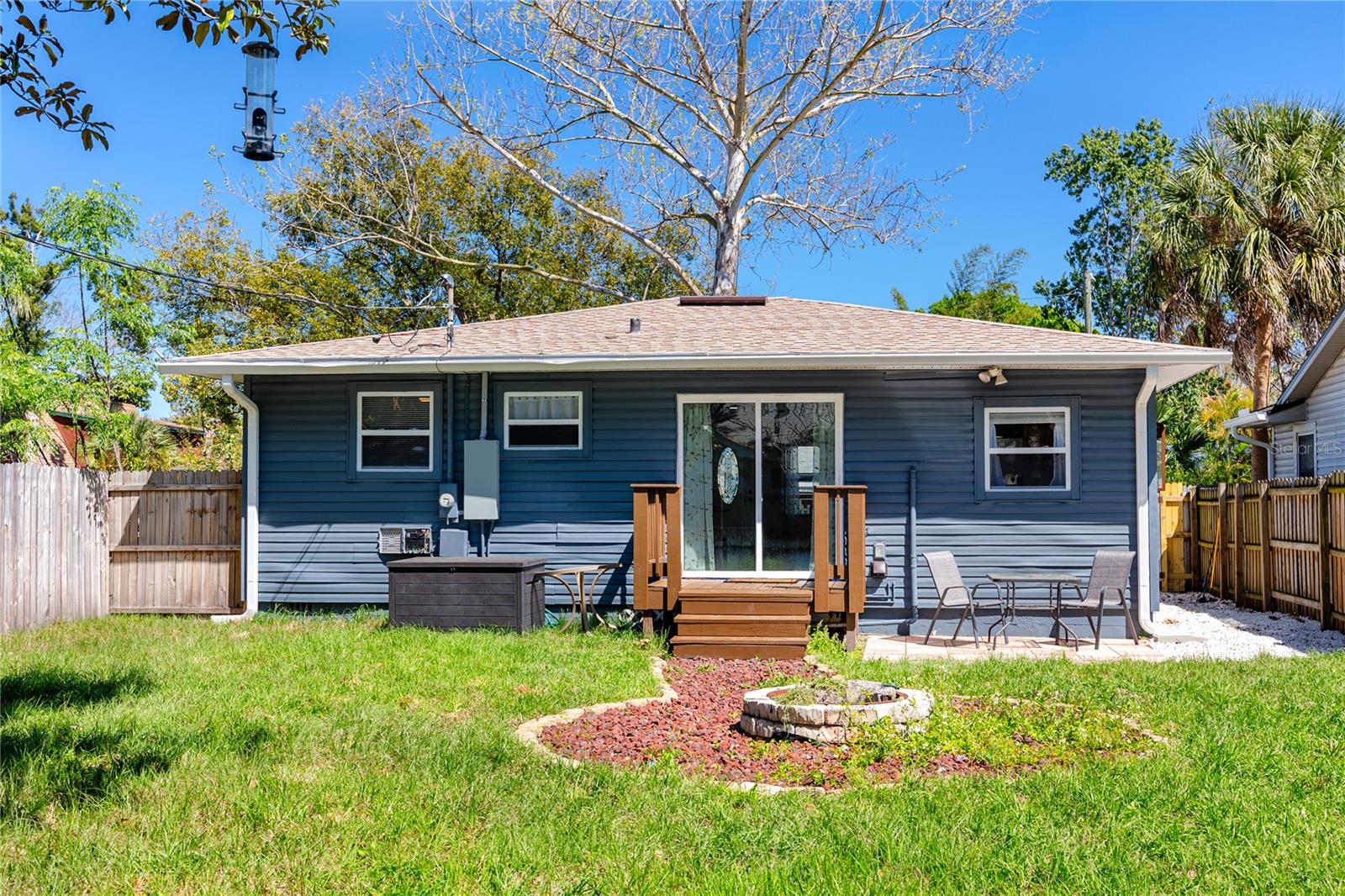 Image 27 of 41 For 3626 Queen Street N