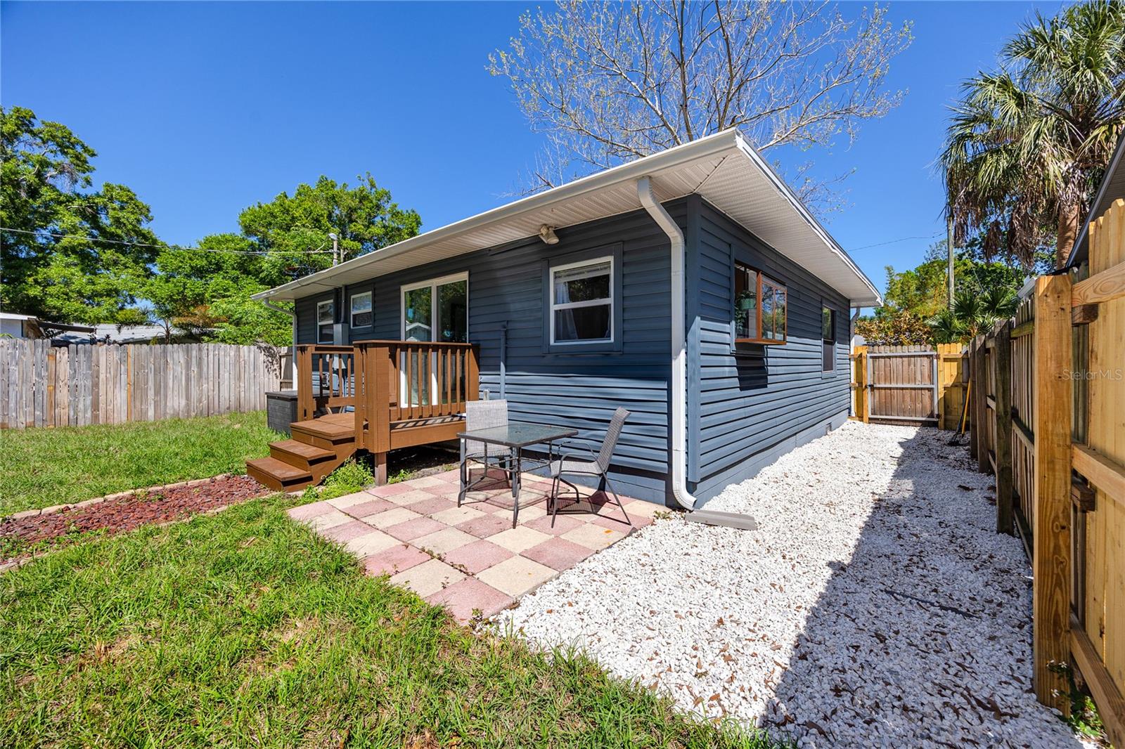 Image 28 of 41 For 3626 Queen Street N