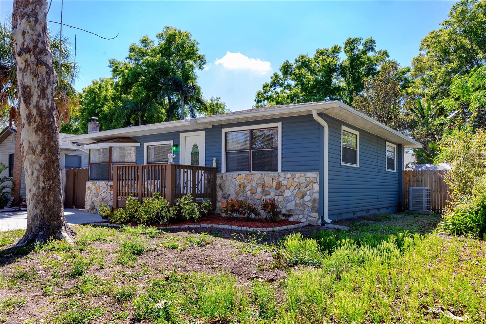 Image 33 of 41 For 3626 Queen Street N