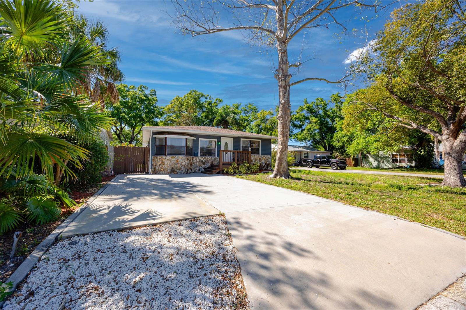 Image 34 of 41 For 3626 Queen Street N