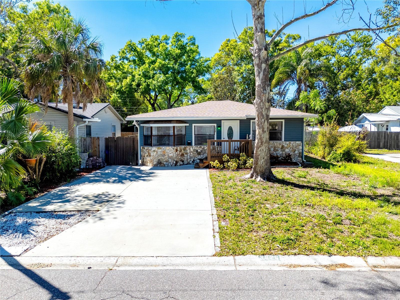 Image 35 of 41 For 3626 Queen Street N