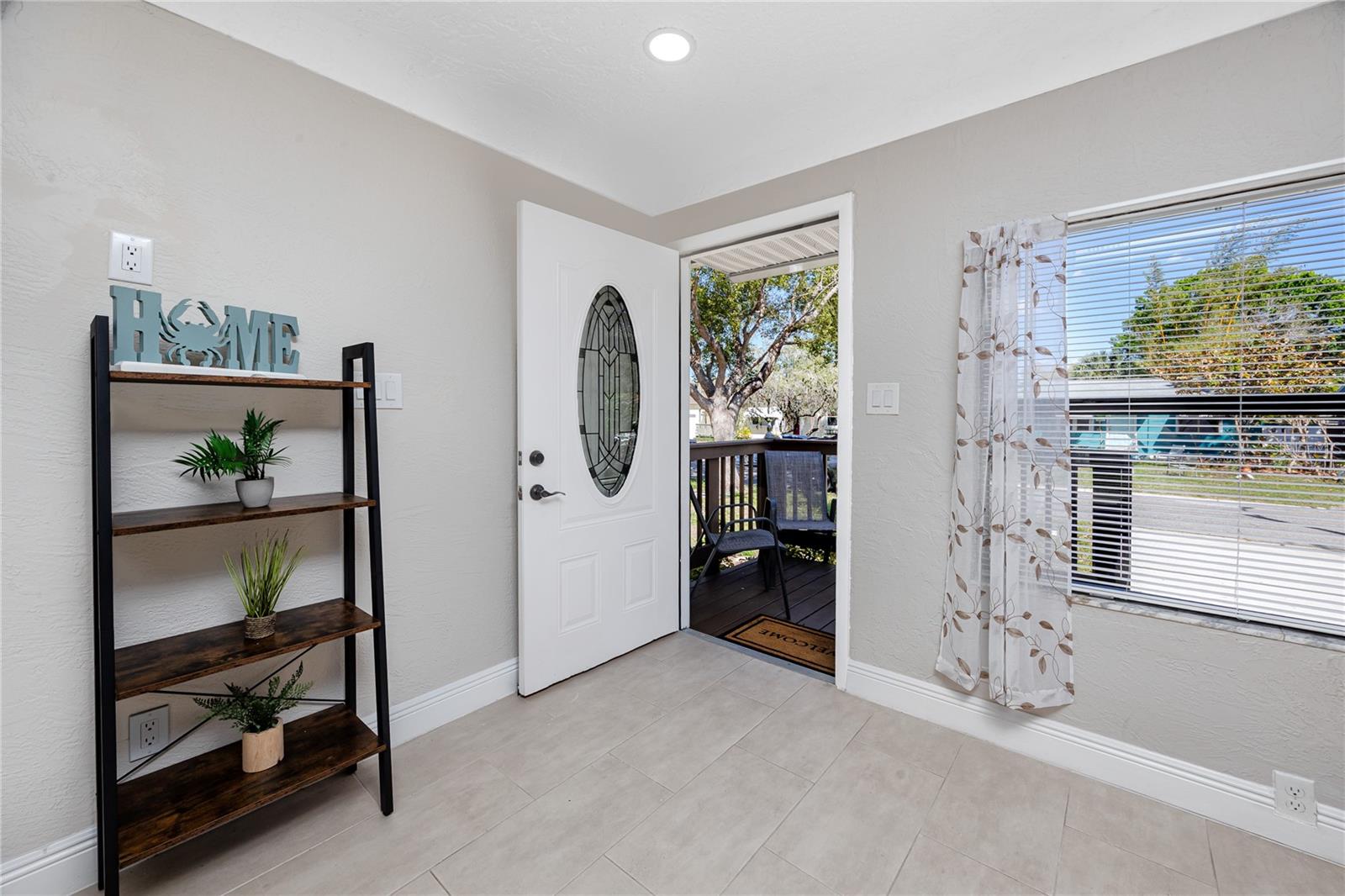 Image 4 of 41 For 3626 Queen Street N