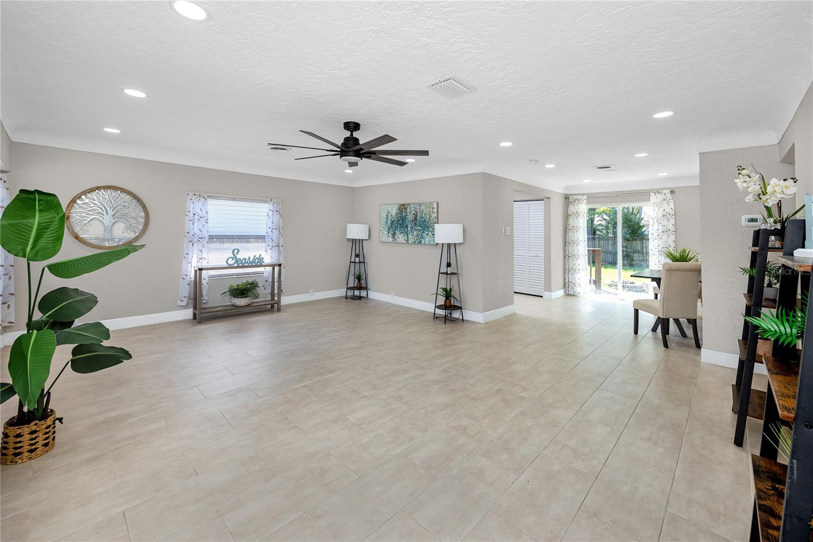 Image 5 of 41 For 3626 Queen Street N