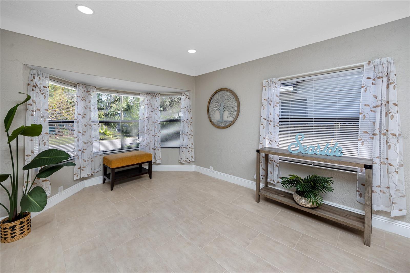 Image 7 of 41 For 3626 Queen Street N