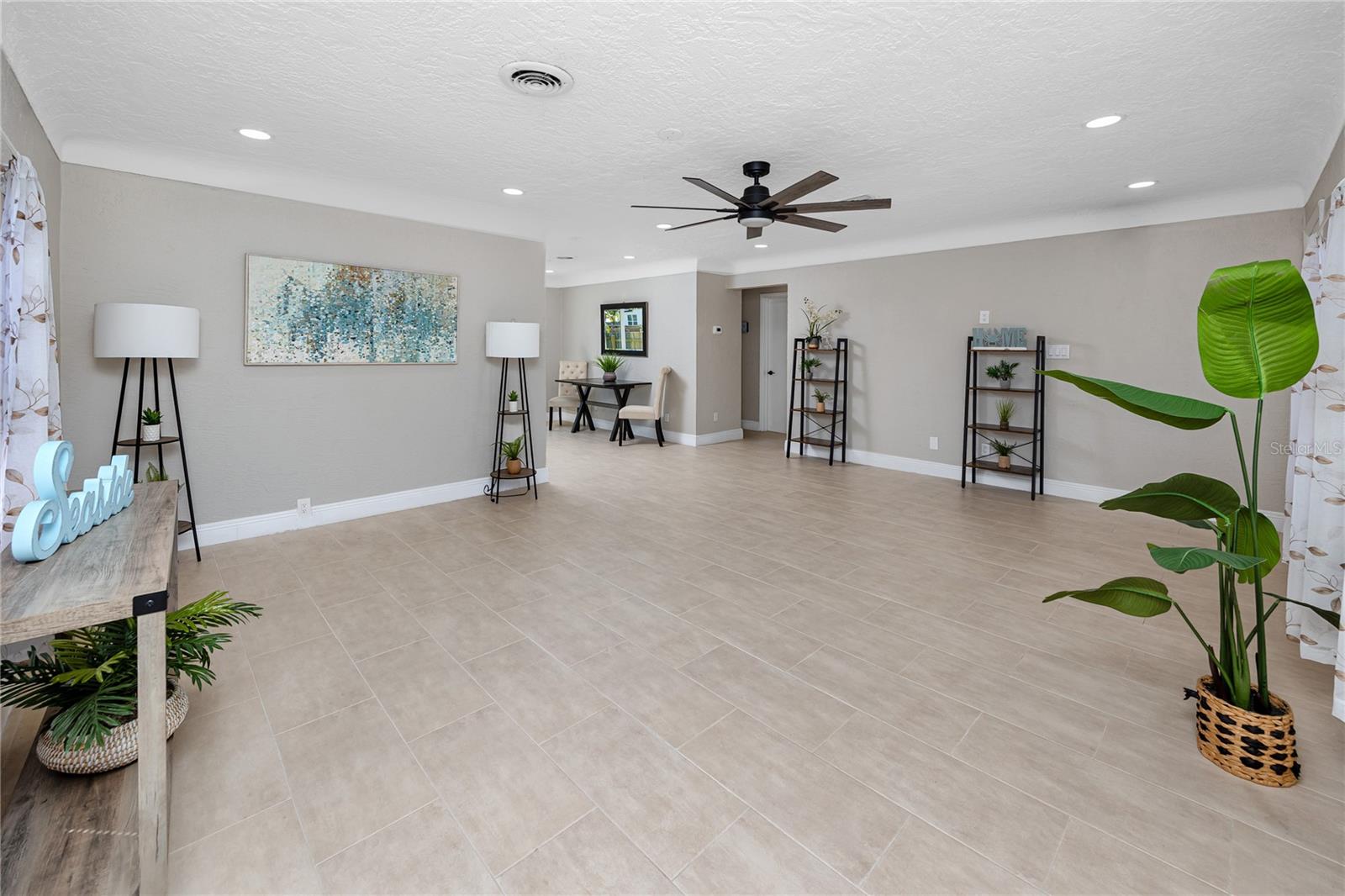 Image 9 of 41 For 3626 Queen Street N