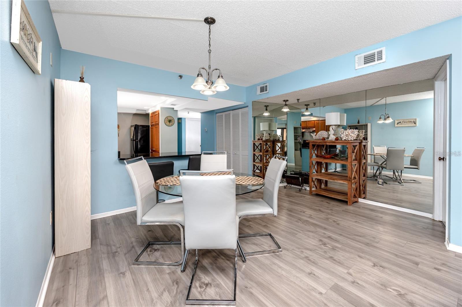 Image 12 of 23 For 13720 Gulf Boulevard 503