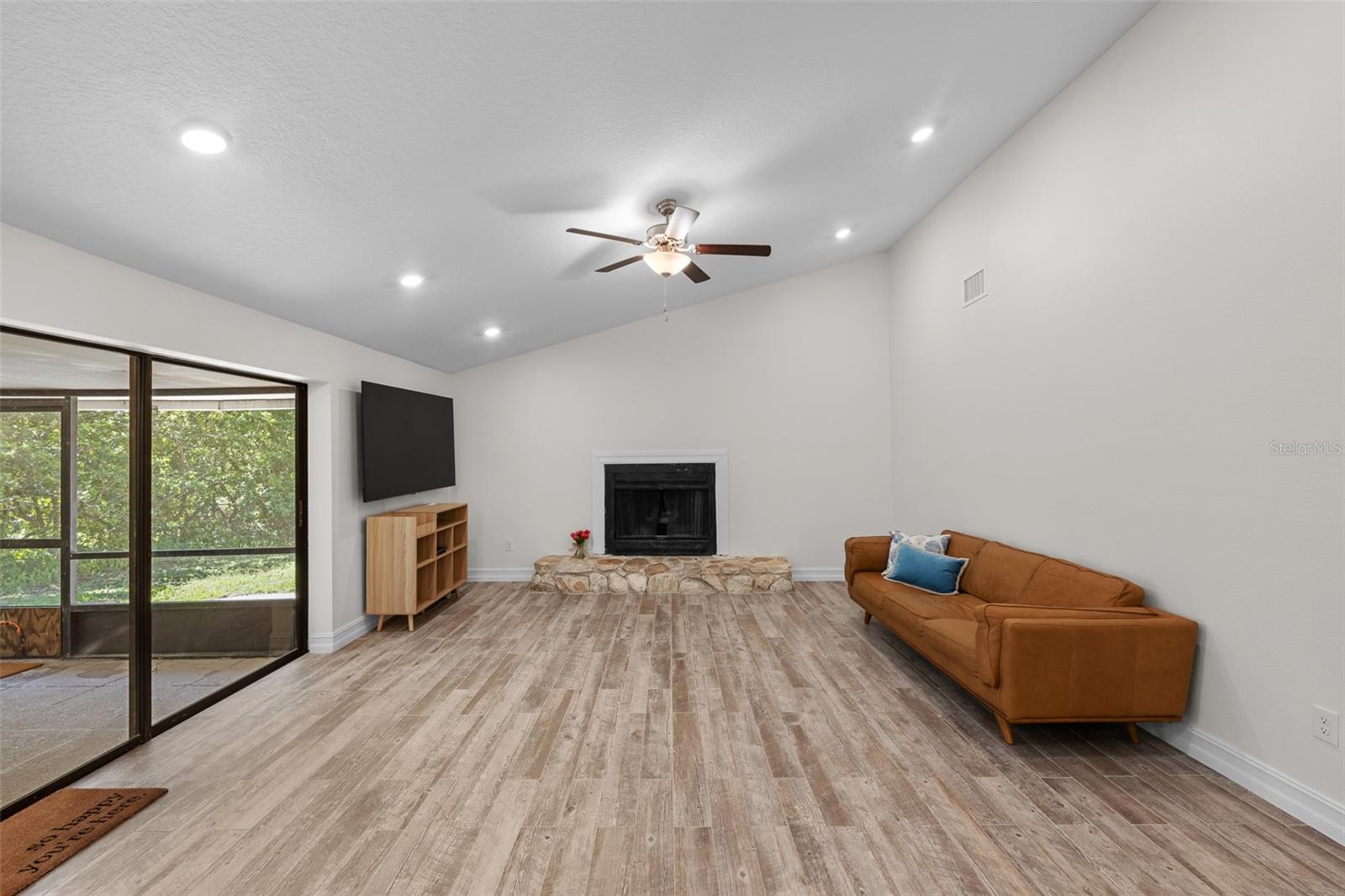 Image 4 of 40 For 21823 Shamu Drive