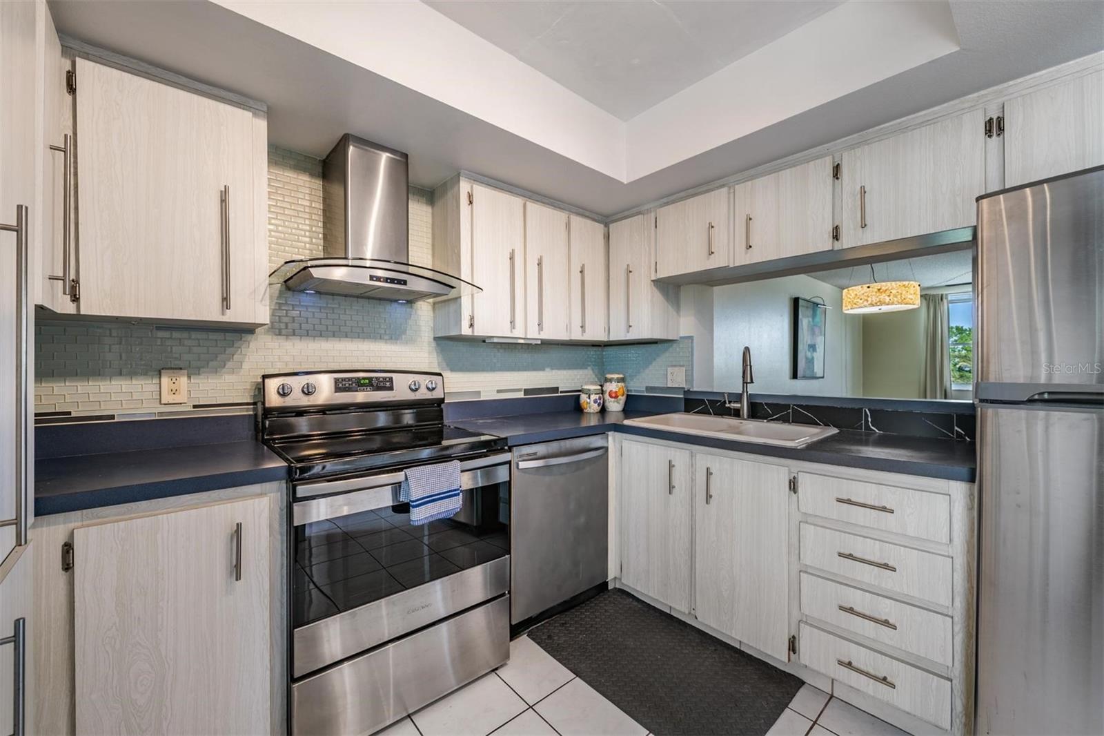 Image 11 of 44 For 2621 Cove Cay Drive 606