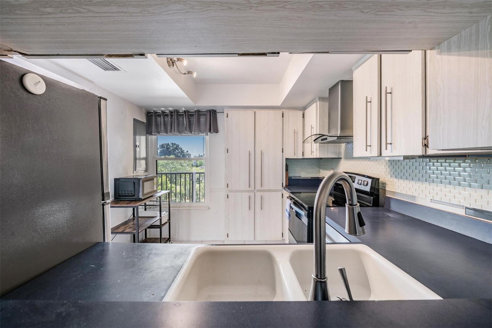 Image 13 of 44 For 2621 Cove Cay Drive 606