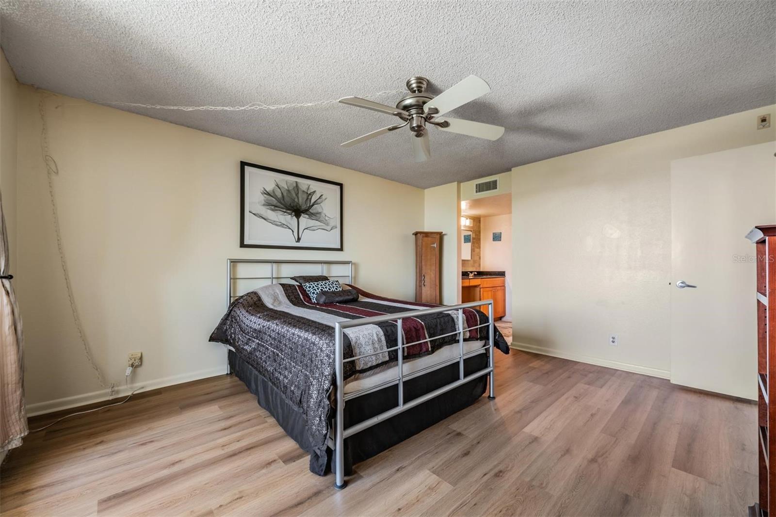 Image 16 of 44 For 2621 Cove Cay Drive 606