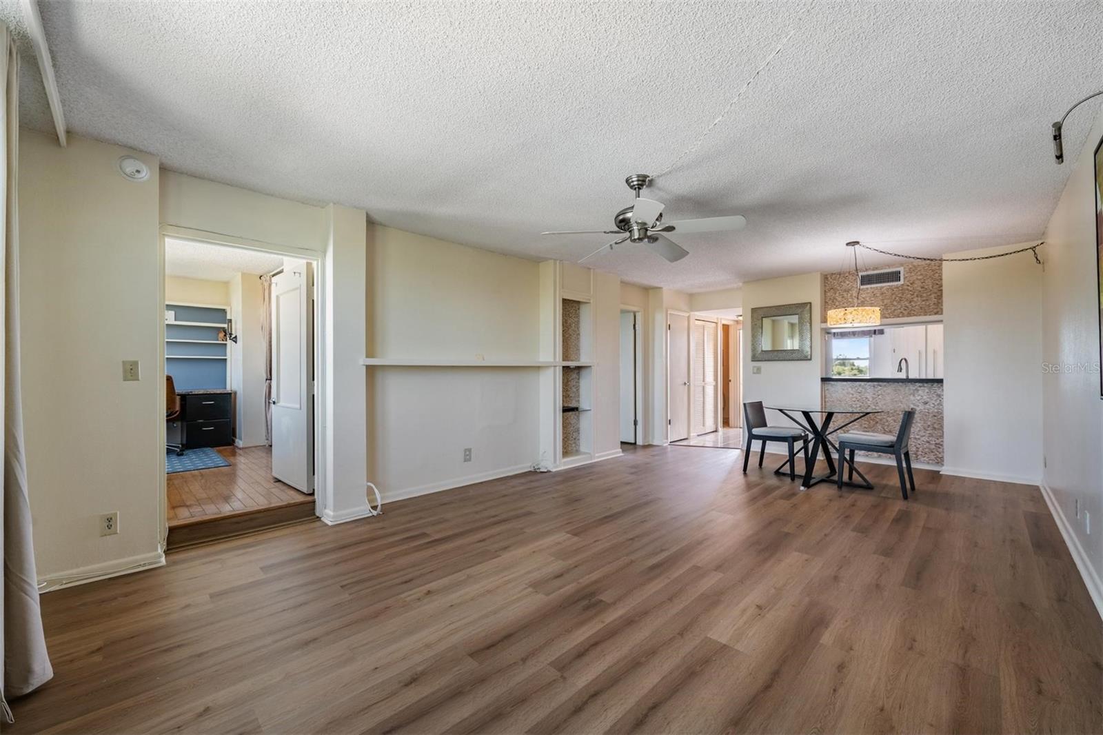 Image 5 of 44 For 2621 Cove Cay Drive 606