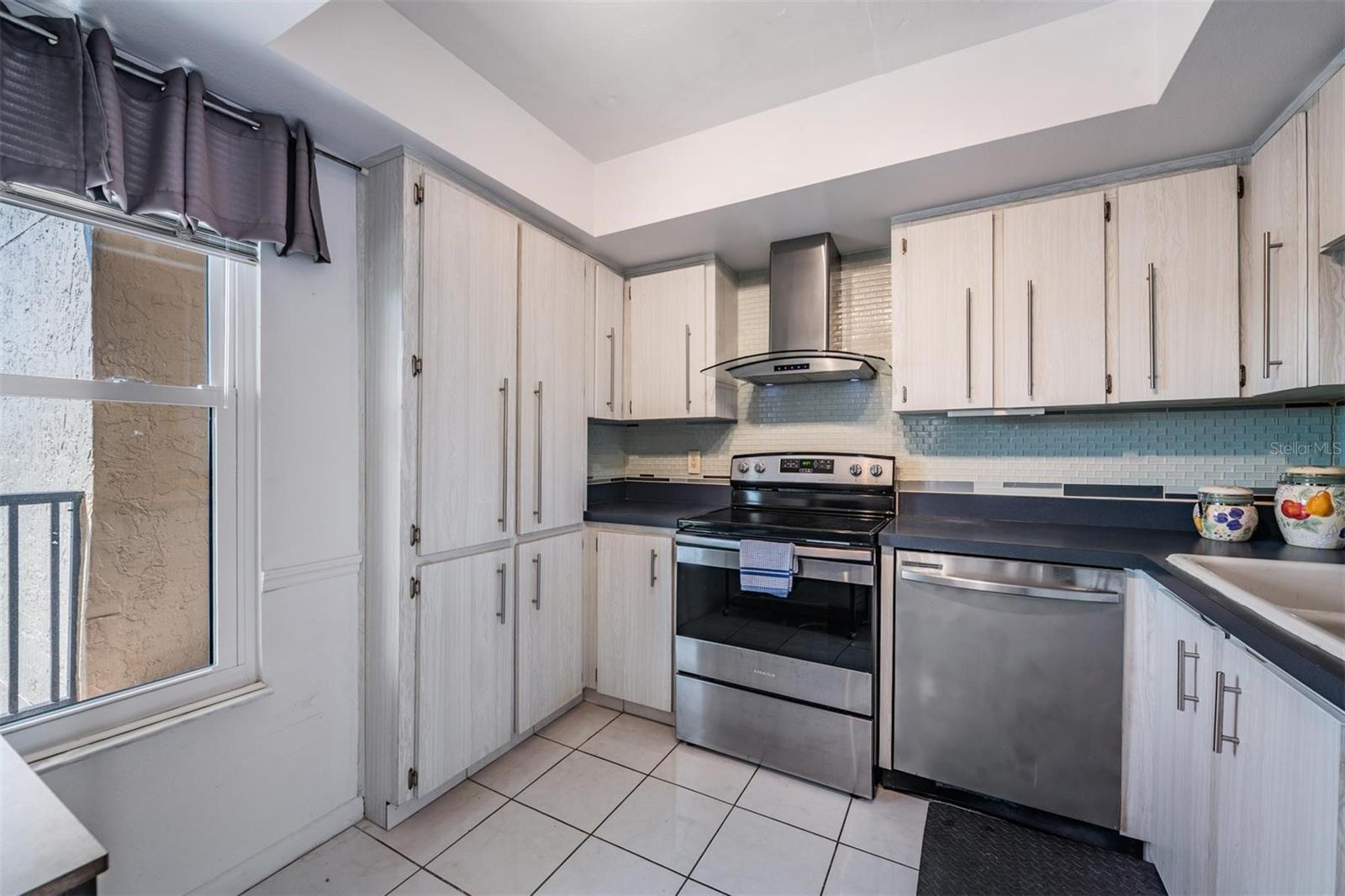 Image 9 of 44 For 2621 Cove Cay Drive 606