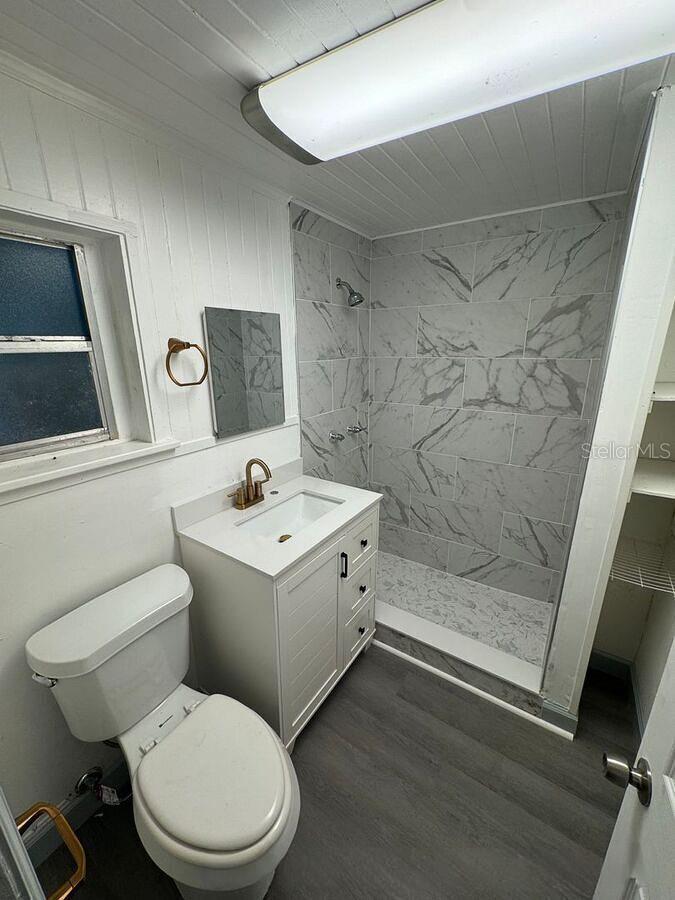 Image 10 of 17 For 501 Baker Street