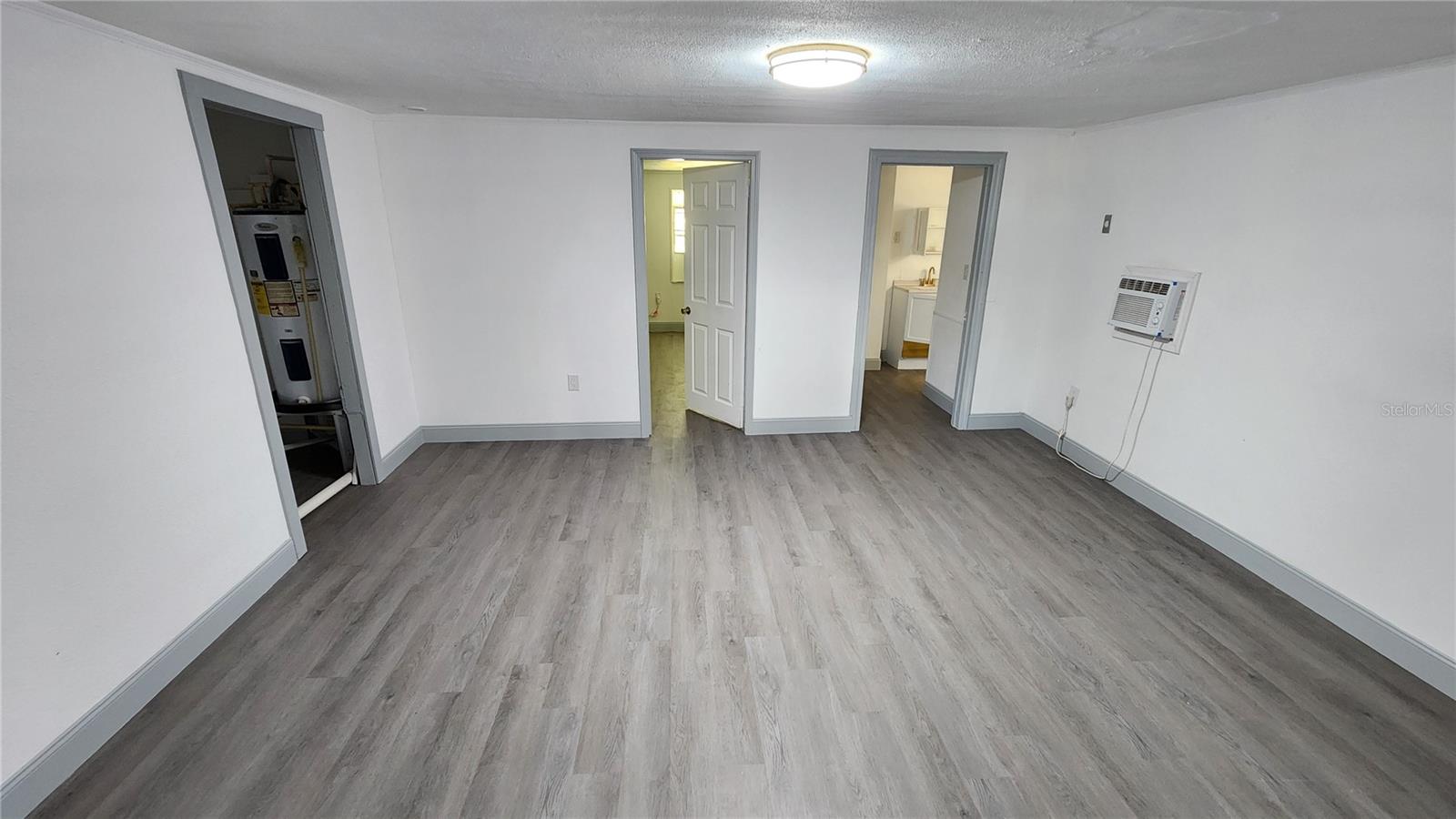 Image 13 of 17 For 501 Baker Street