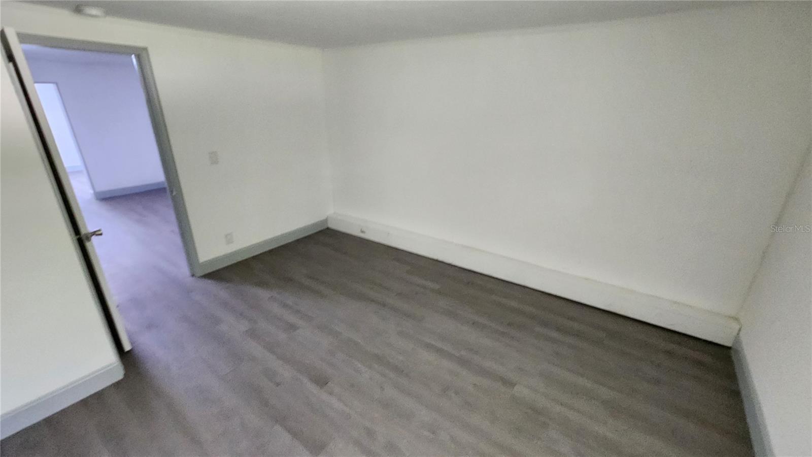 Image 15 of 17 For 501 Baker Street