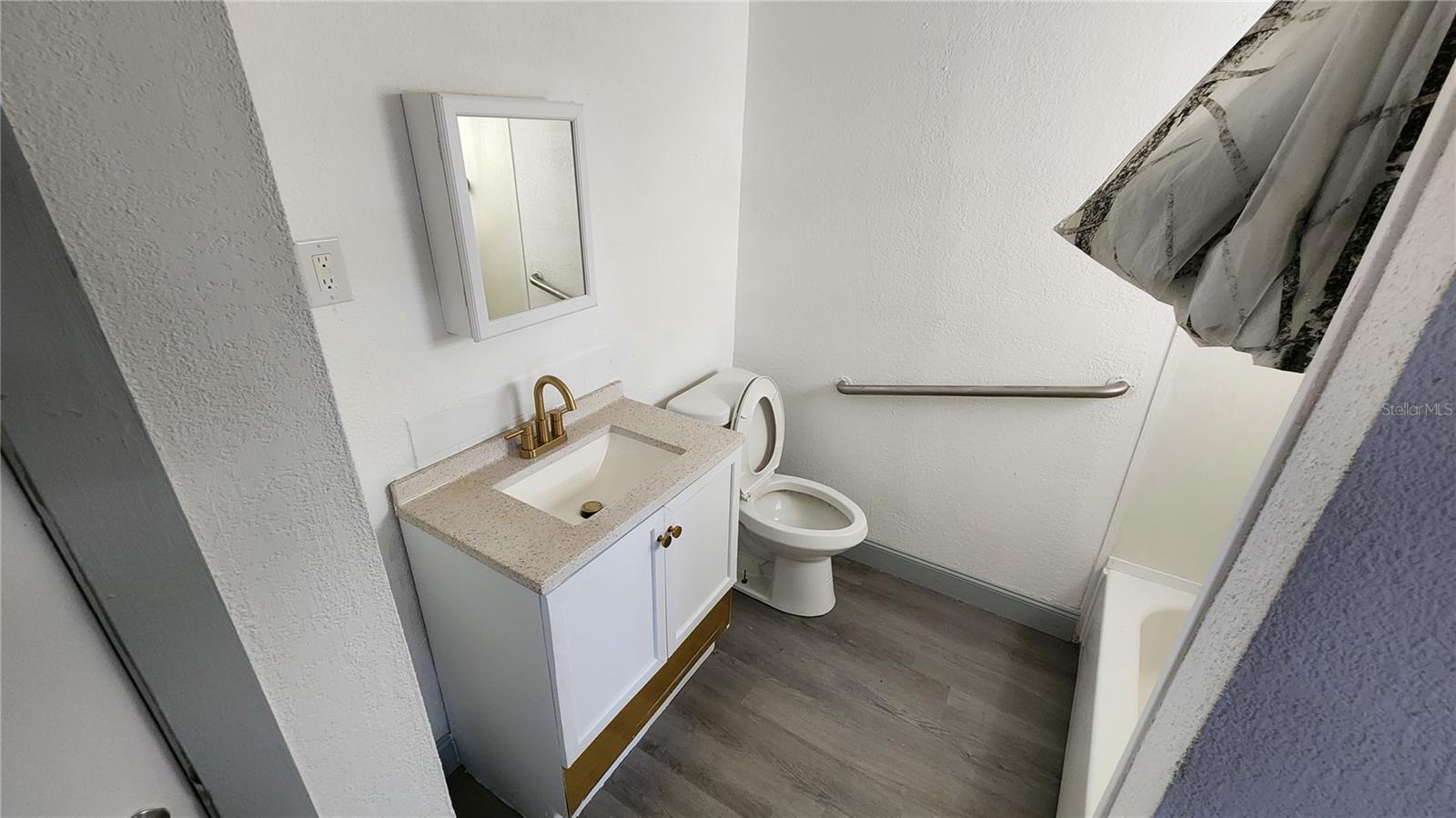 Image 16 of 17 For 501 Baker Street