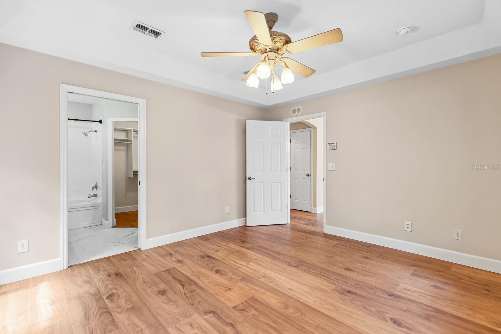 Image 14 of 38 For 6122 Gannetdale Drive