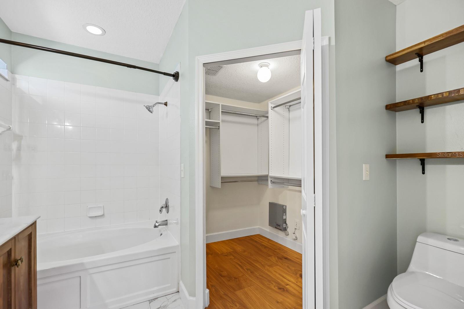 Image 17 of 38 For 6122 Gannetdale Drive