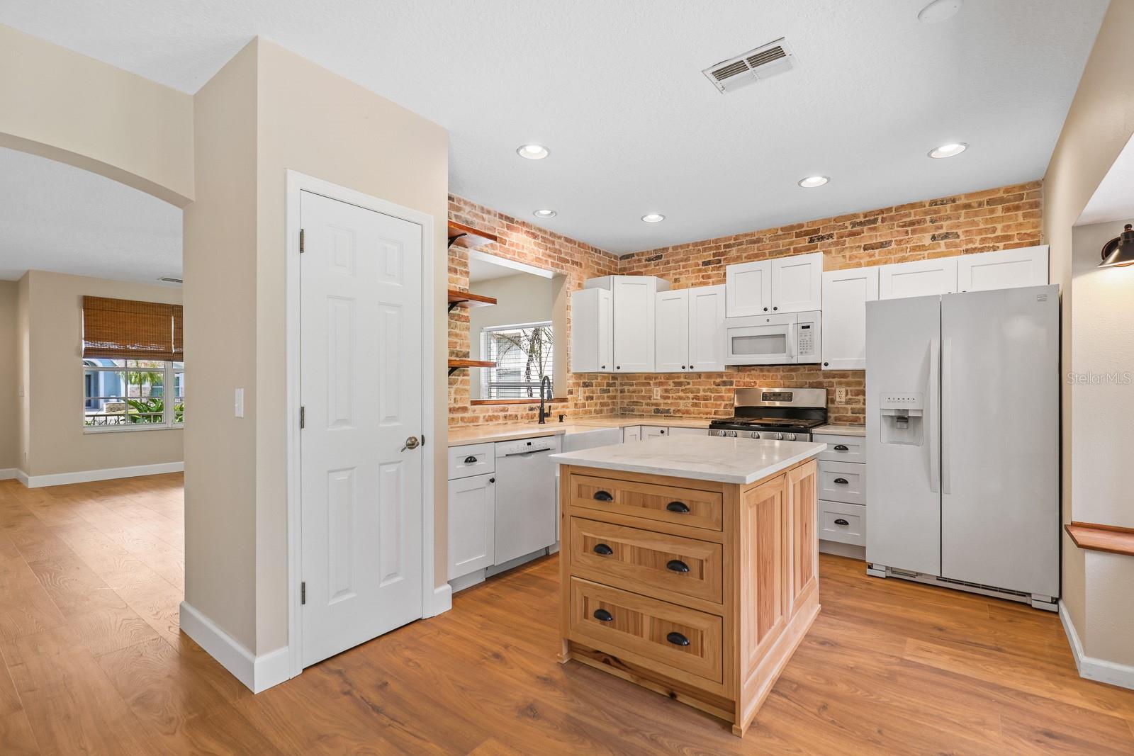 Image 8 of 38 For 6122 Gannetdale Drive