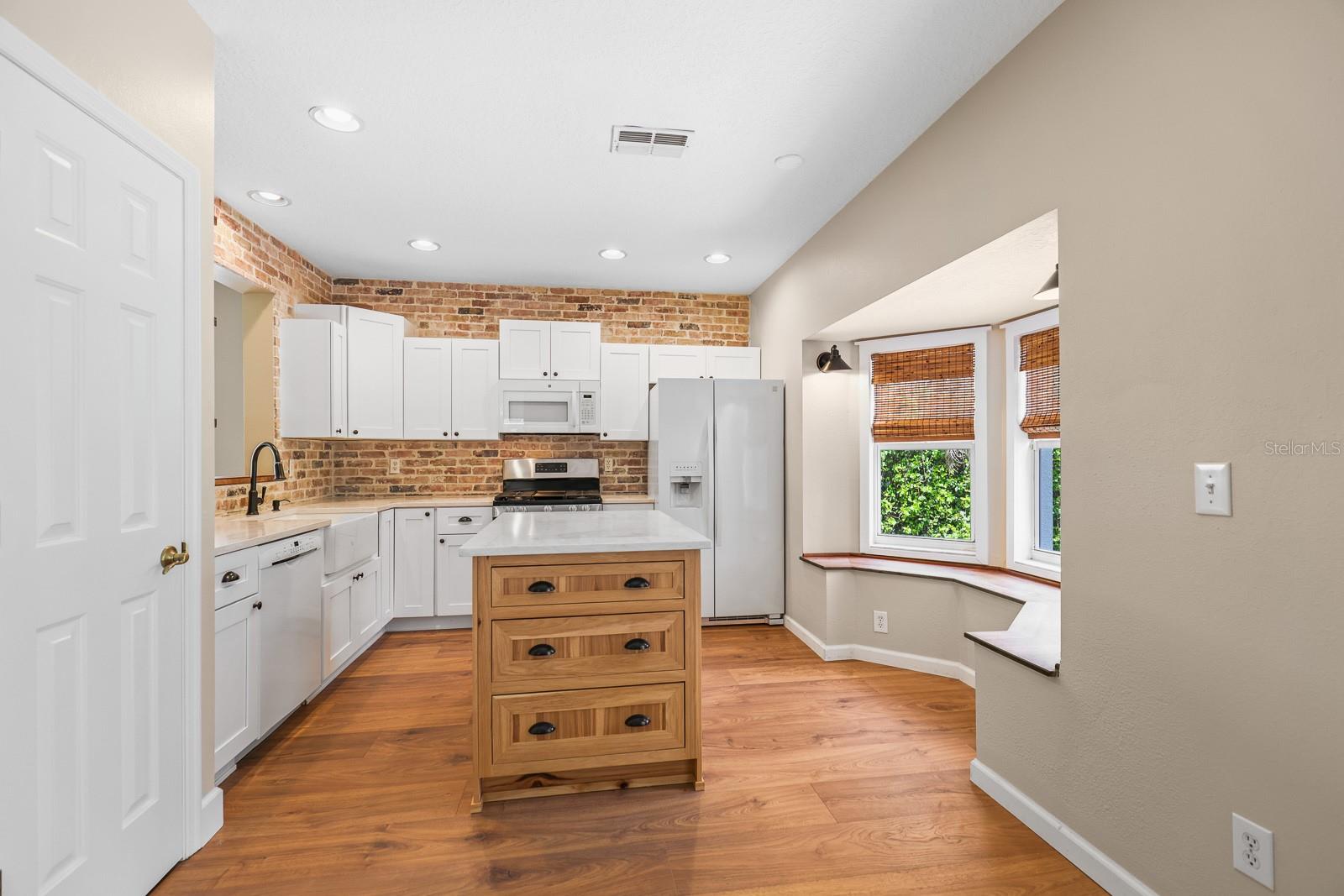 Image 9 of 38 For 6122 Gannetdale Drive