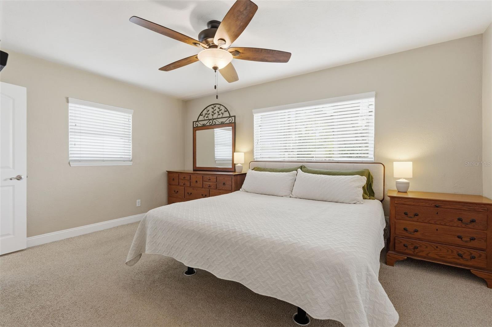 Image 14 of 33 For 5665 34th Avenue N