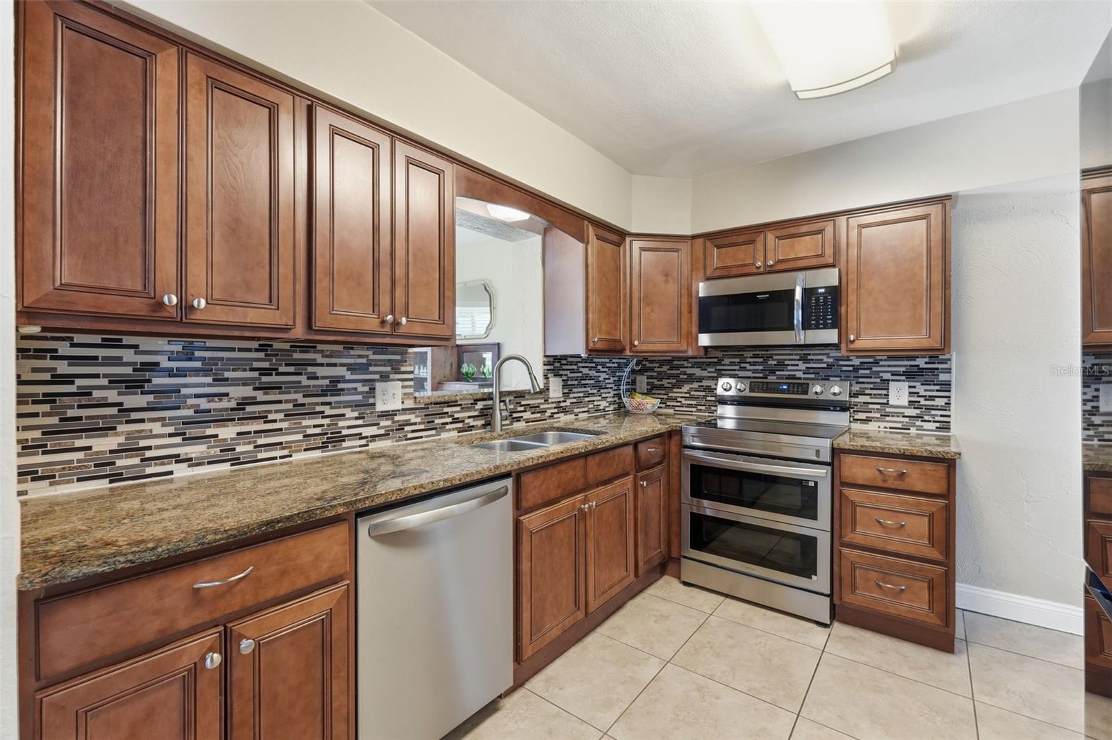 Image 7 of 33 For 5665 34th Avenue N