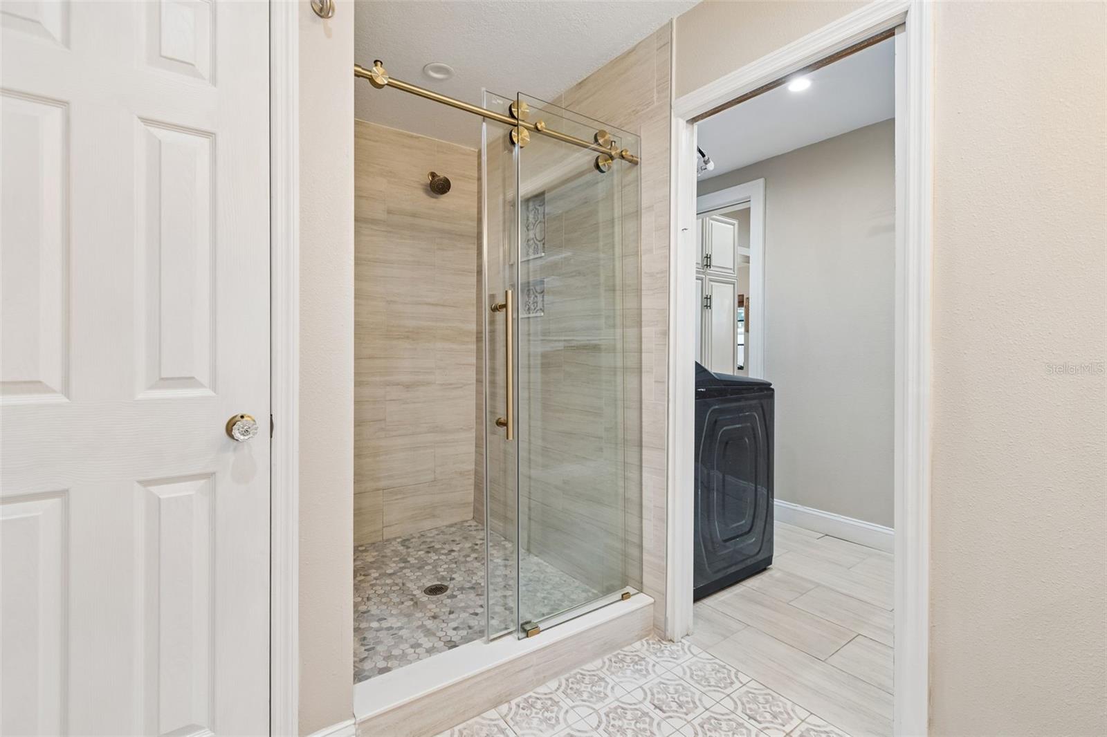 Image 10 of 25 For 310 Paris Street