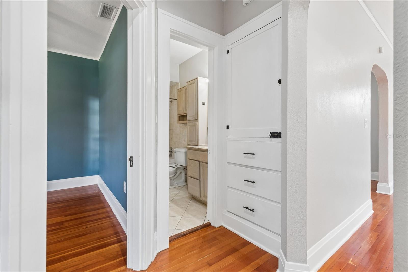 Image 14 of 25 For 310 Paris Street