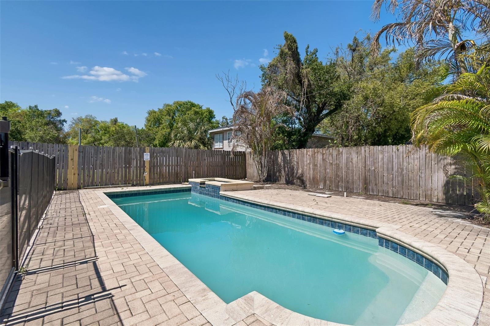 Image 19 of 25 For 310 Paris Street