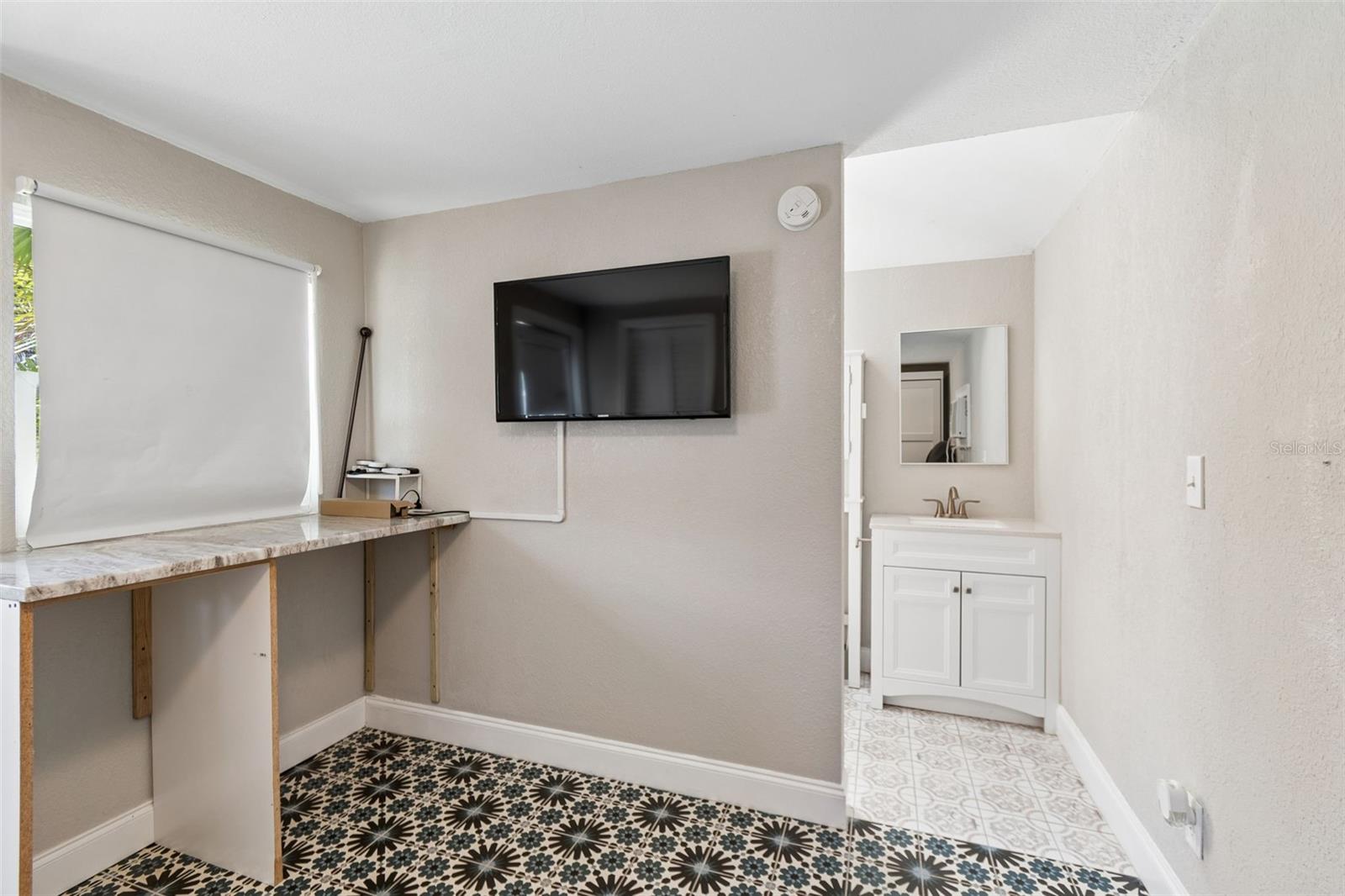 Image 23 of 25 For 310 Paris Street