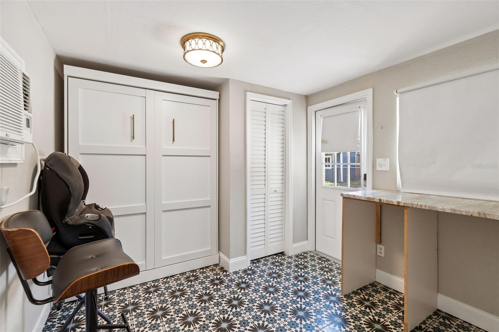 Image 24 of 25 For 310 Paris Street