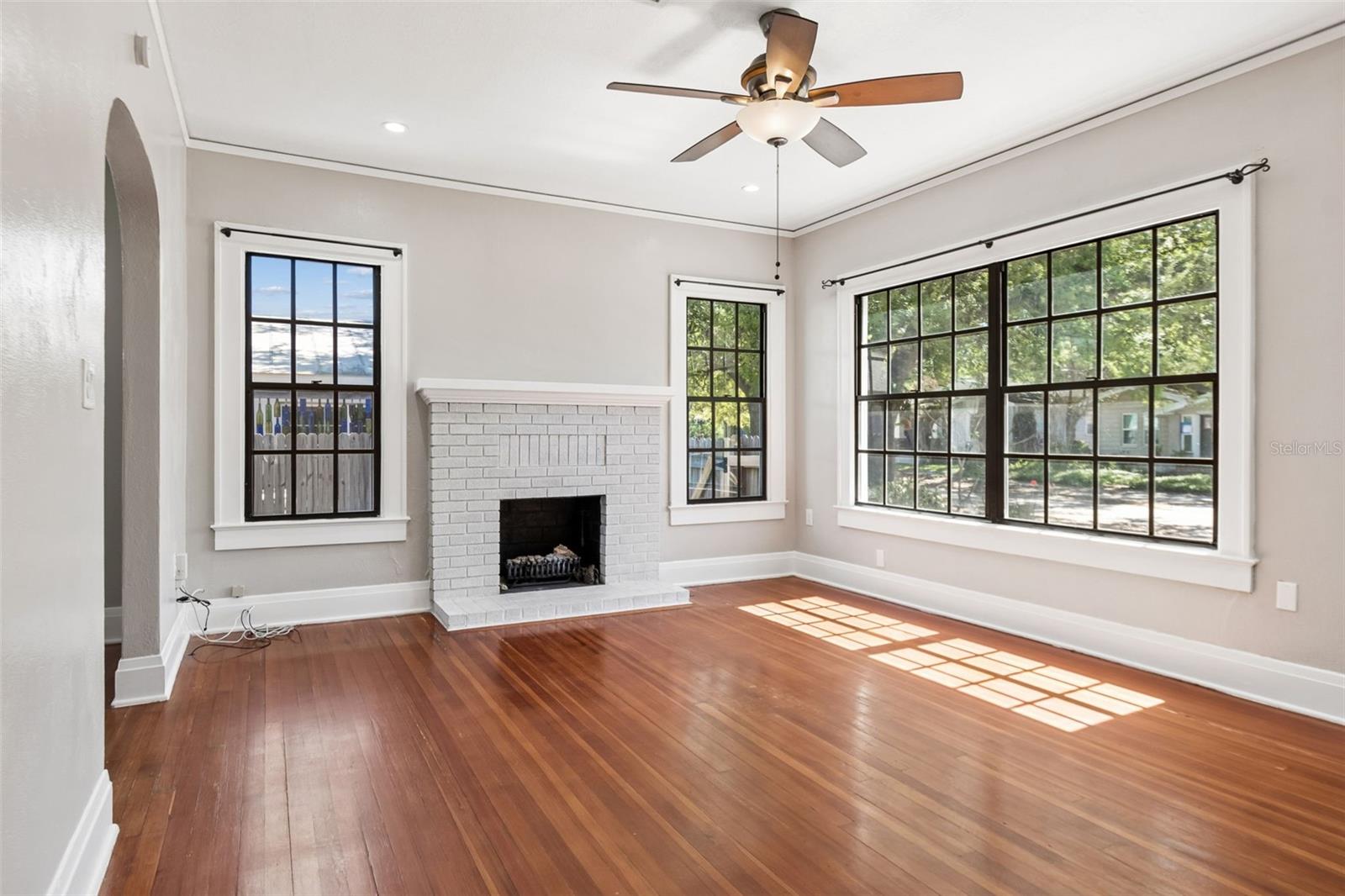 Image 3 of 25 For 310 Paris Street