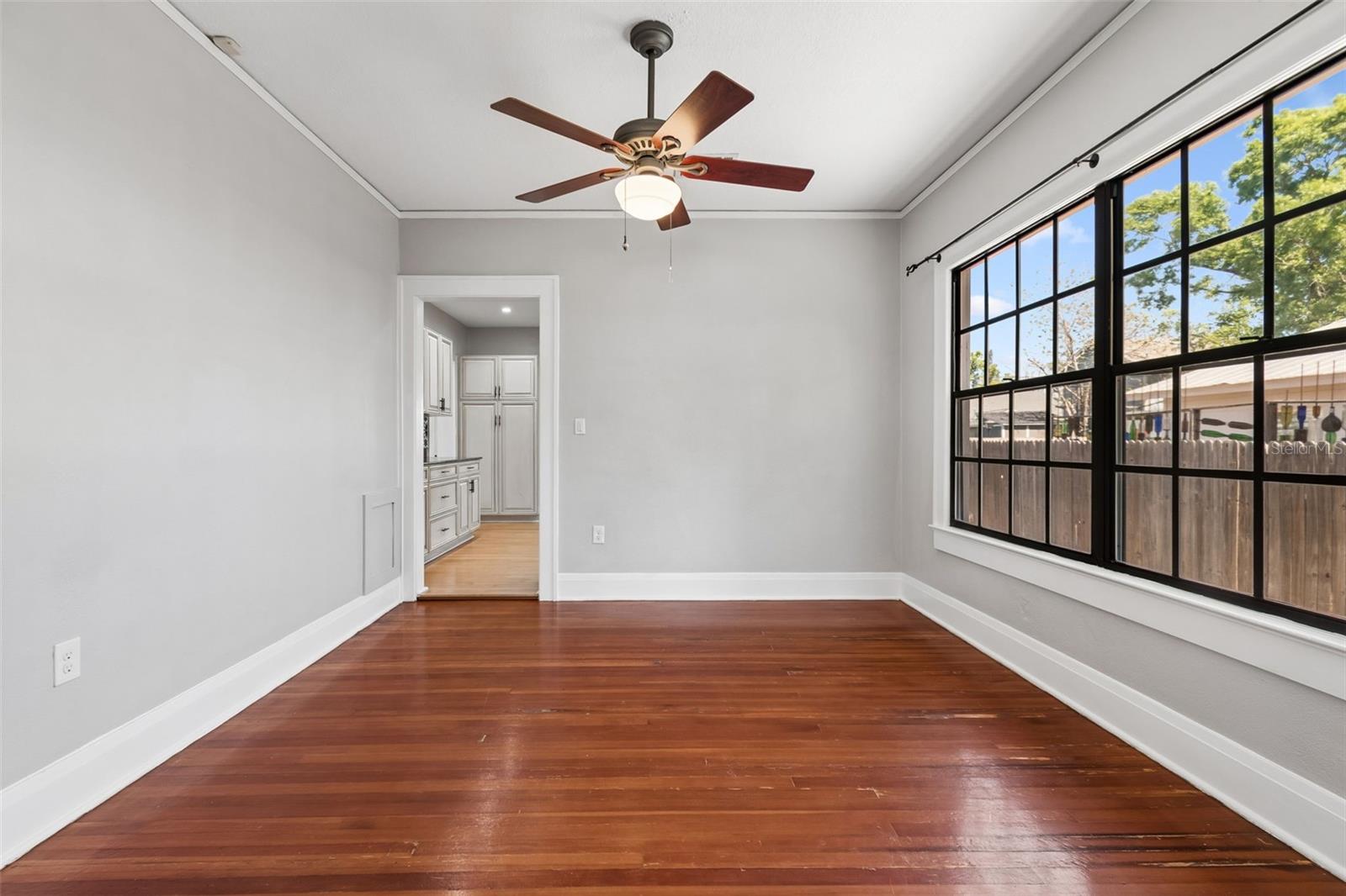 Image 4 of 25 For 310 Paris Street