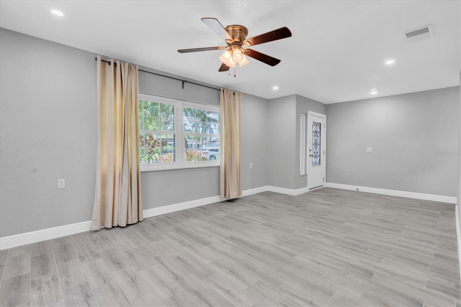 Image 4 of 44 For 5619 Denver Street Ne