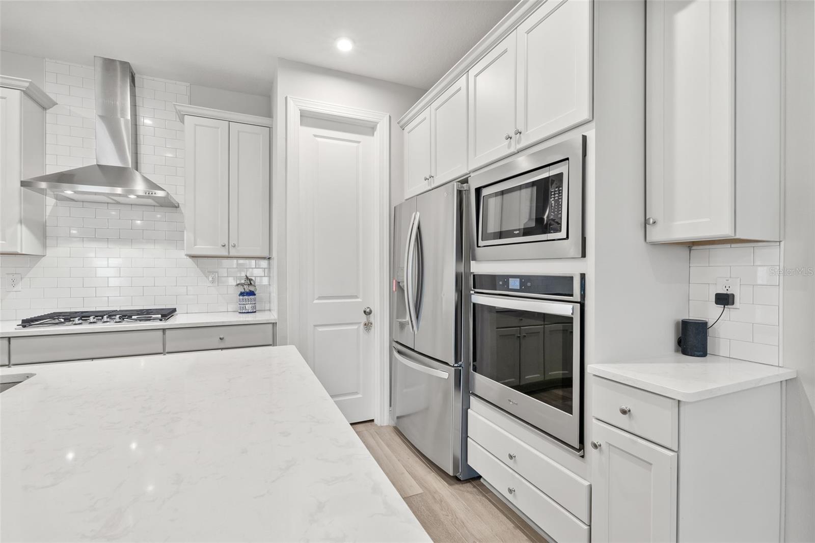 Listing photo id 8 for 5540 Del Coronado Drive