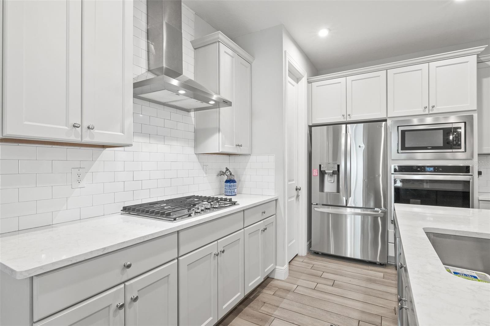 Listing photo id 9 for 5540 Del Coronado Drive