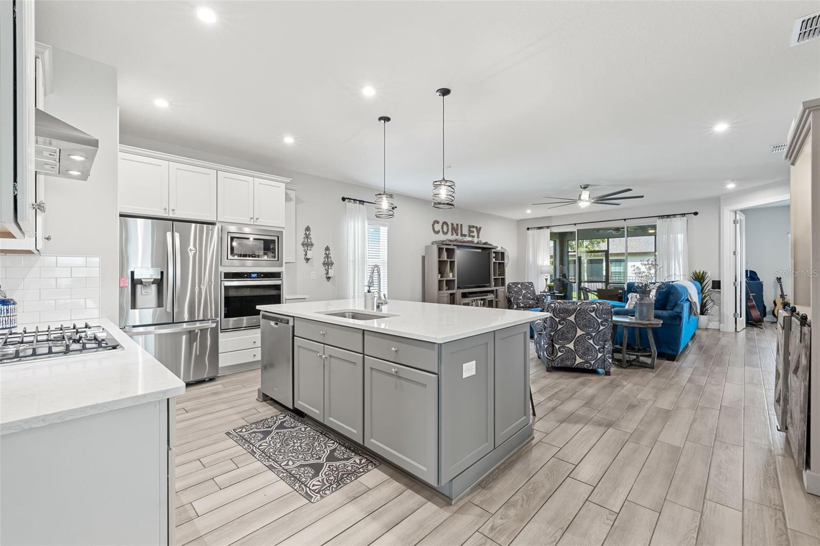 Listing photo id 10 for 5540 Del Coronado Drive