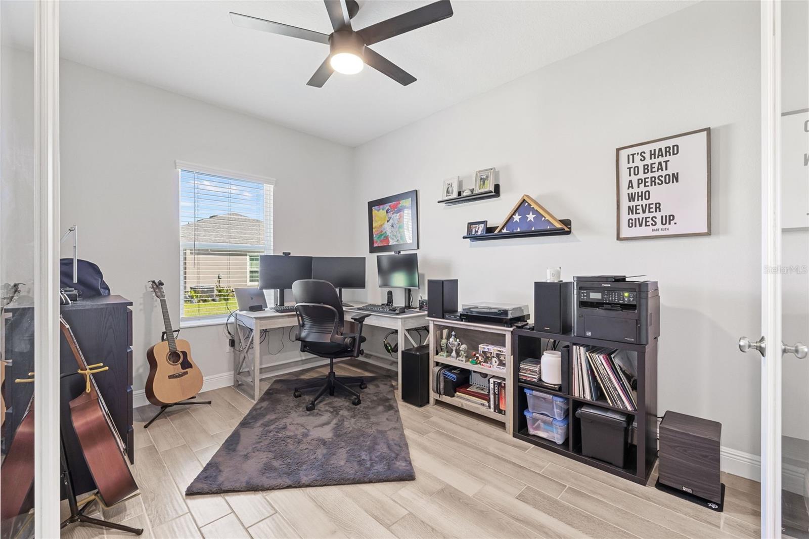 Listing photo id 17 for 5540 Del Coronado Drive