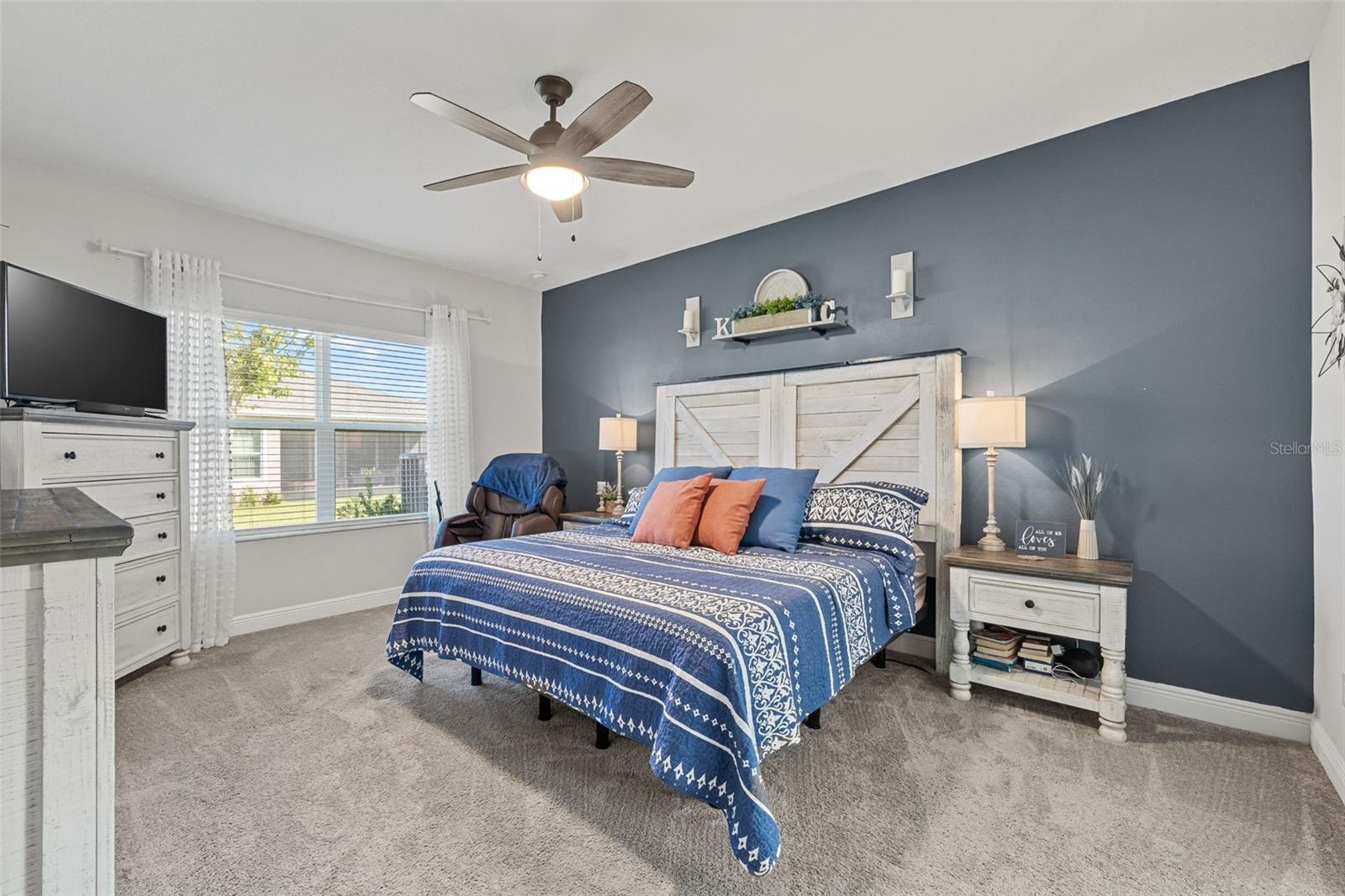 Listing photo id 18 for 5540 Del Coronado Drive