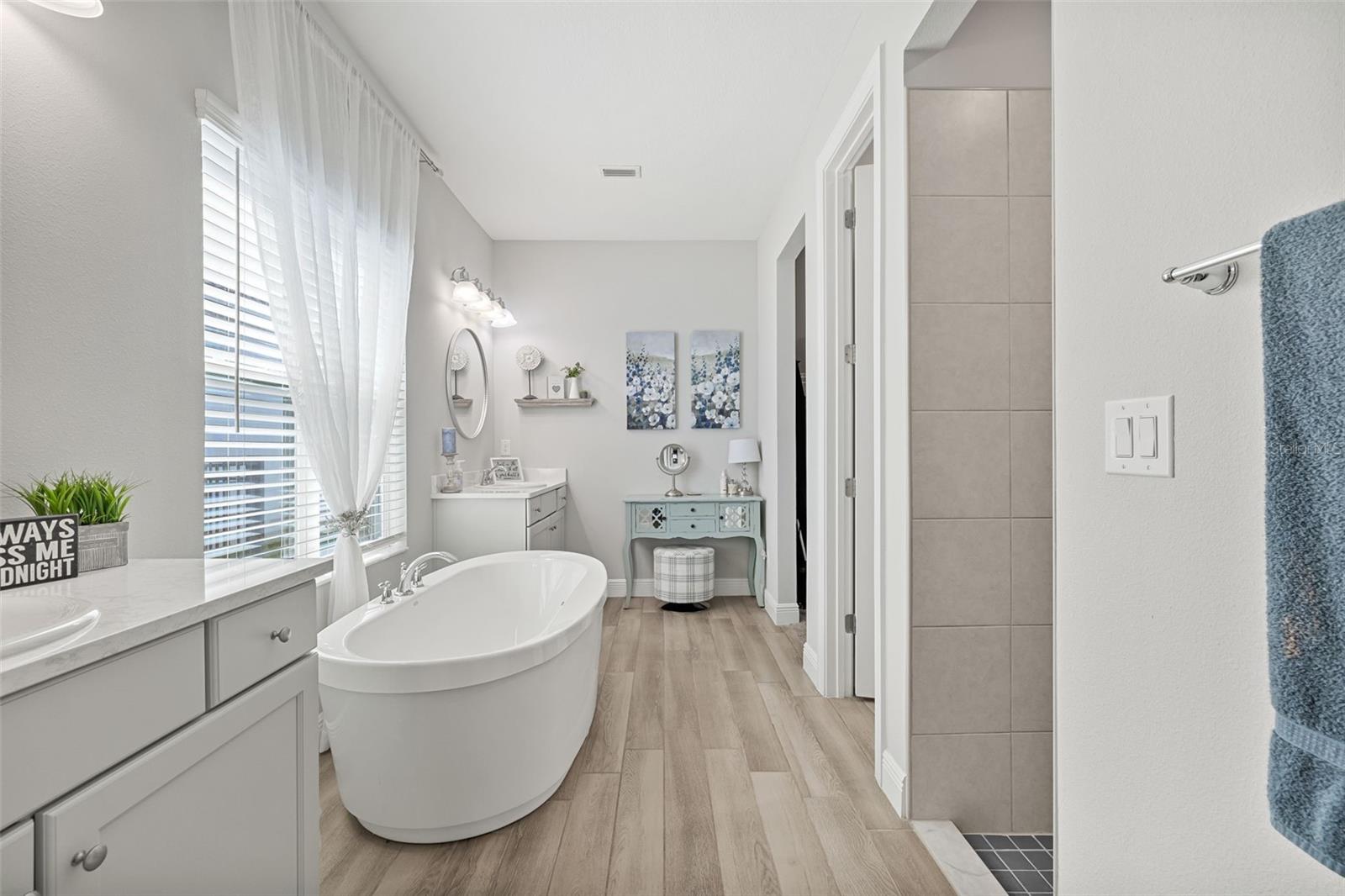 Listing photo id 21 for 5540 Del Coronado Drive