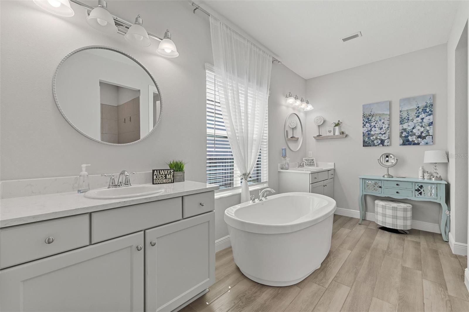 Listing photo id 22 for 5540 Del Coronado Drive