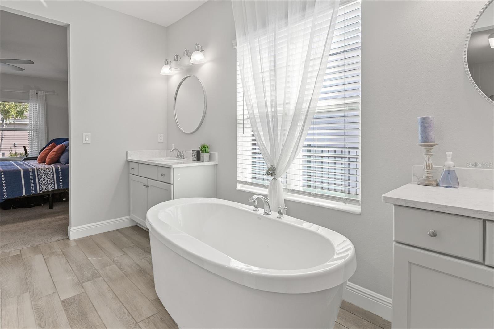 Listing photo id 24 for 5540 Del Coronado Drive