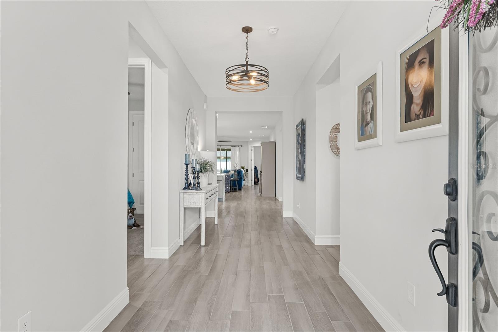 Listing photo id 2 for 5540 Del Coronado Drive