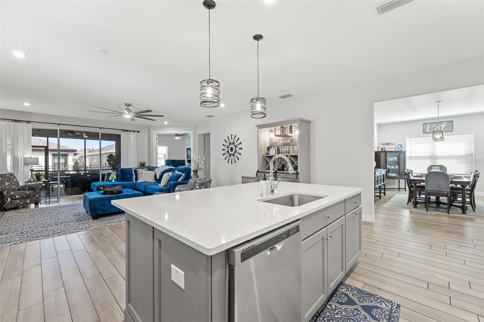 Listing photo id 4 for 5540 Del Coronado Drive