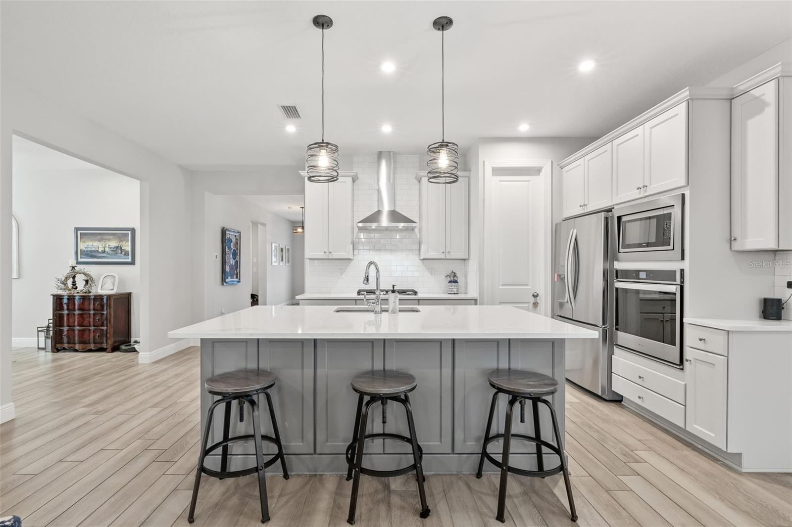 Listing photo id 7 for 5540 Del Coronado Drive