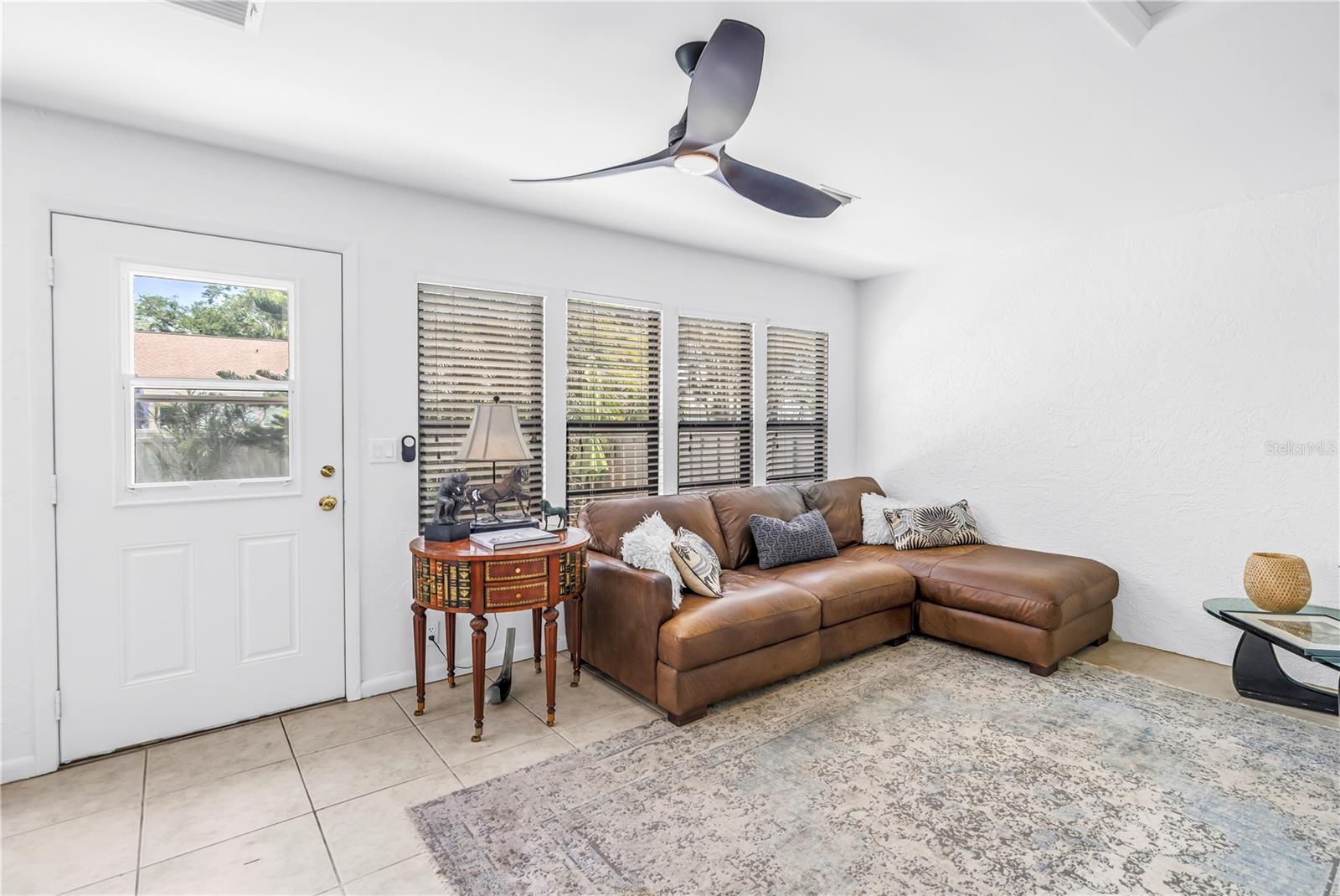 Image 10 of 42 For 992 San Carlos Court Ne