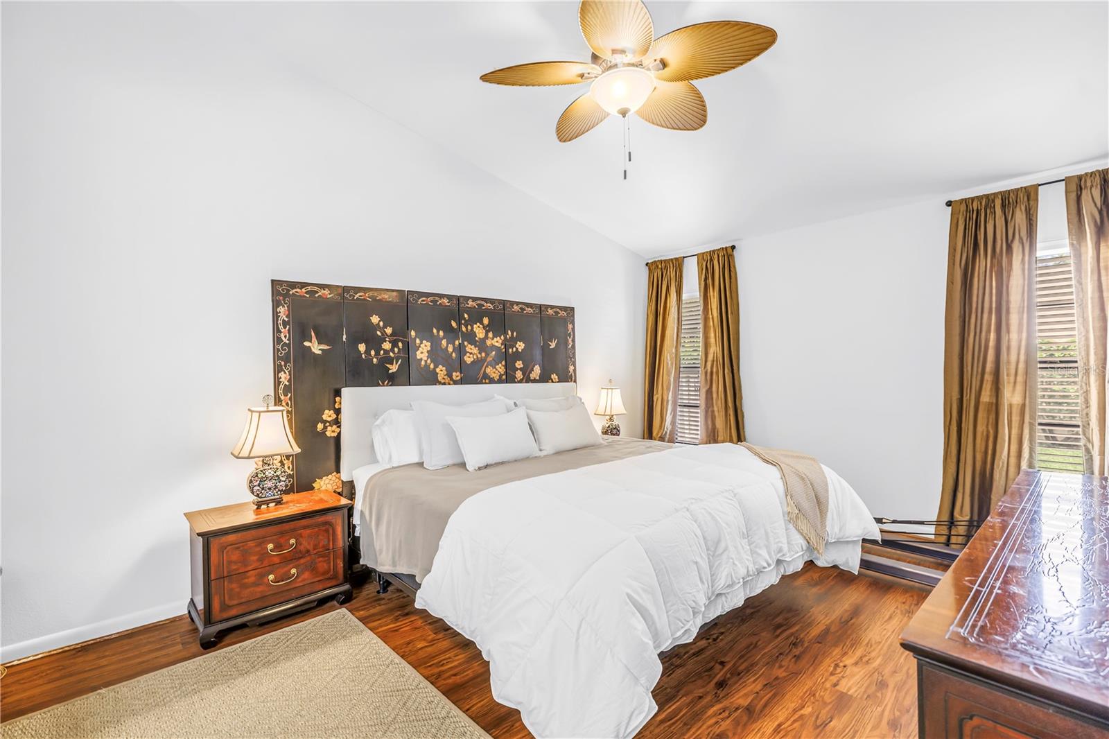 Image 12 of 42 For 992 San Carlos Court Ne