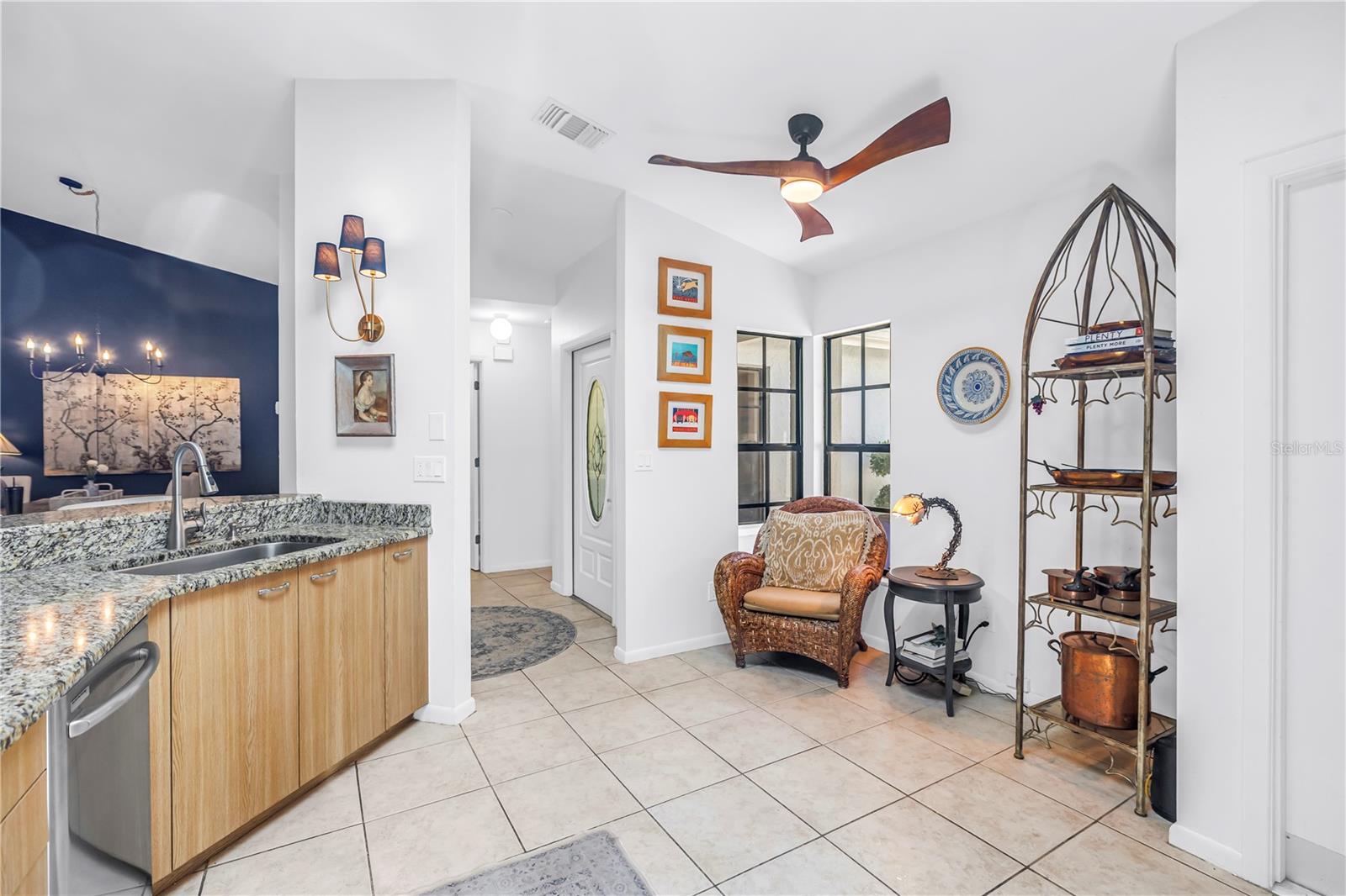 Image 15 of 42 For 992 San Carlos Court Ne